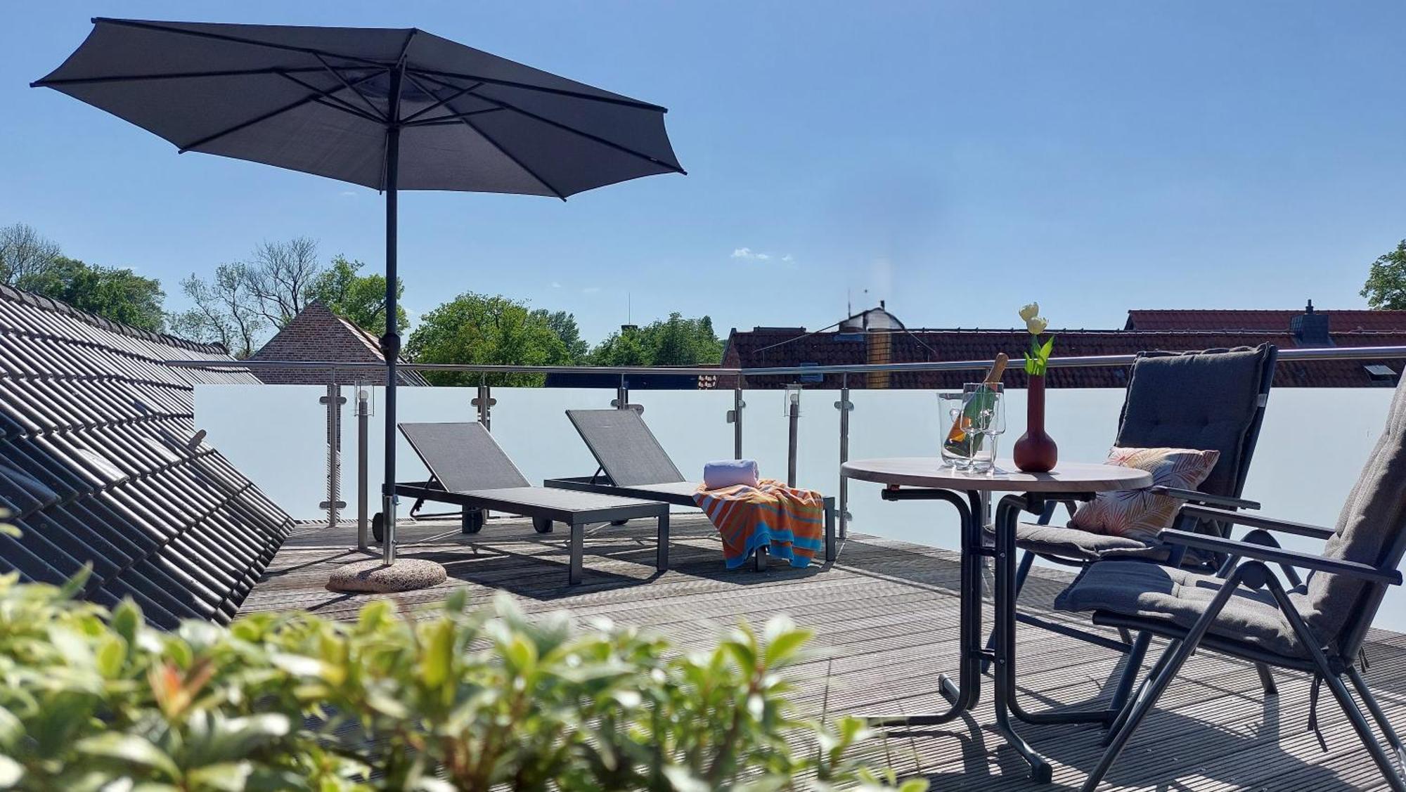Dornbusch Mit Meerblick, Inklusive Parkplatz, Mitten Im Zentrum Steinhude