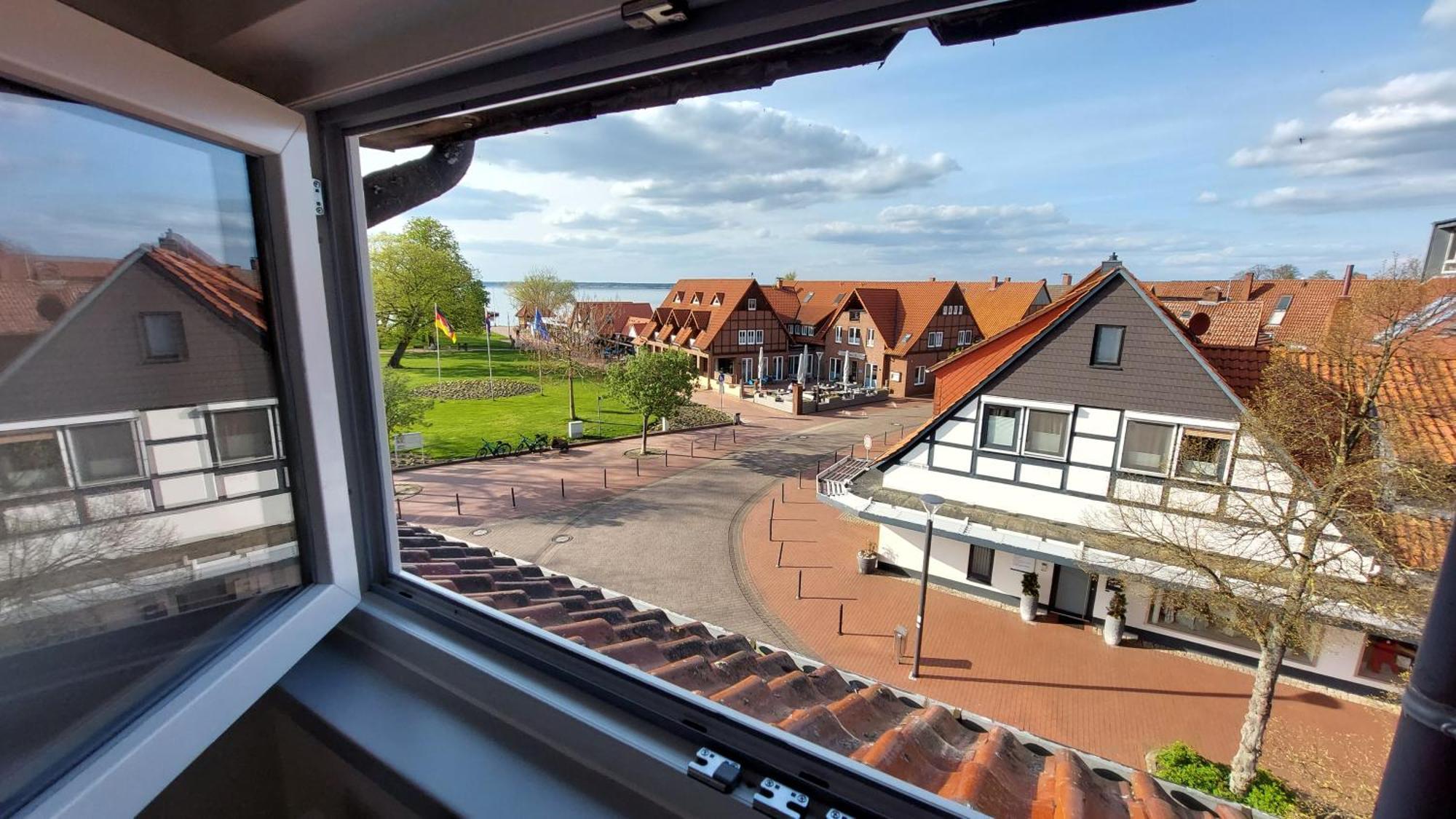 Dornbusch Mit Meerblick, Inklusive Parkplatz, Mitten Im Zentrum * Steinhude